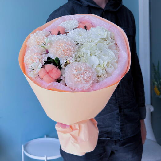 Букет из розовой гортензии и нежно-розовых гвоздик «Персиковый пион» 🌸 41705