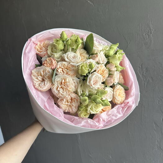 Моно букет с кустовыми розами