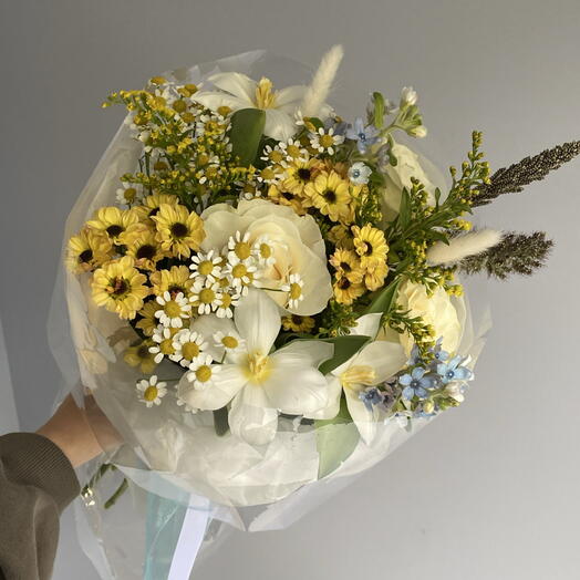 Готовый сборный букет💛 С хризантемой Сантини, тюльпанами, незабудками💚
