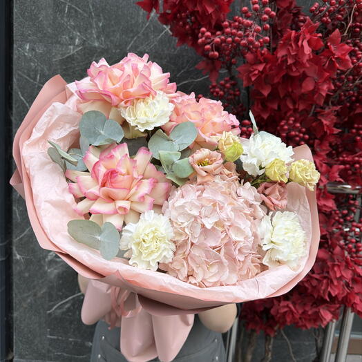 Букет с гортензией и ажурными розами для неё🎀