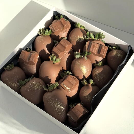 Клубника в шоколаде 
Киндер🧸