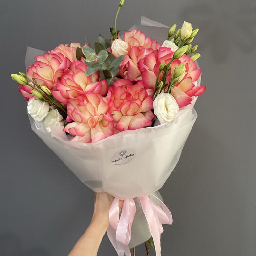 Яркие розы с эустомой🌸🩷