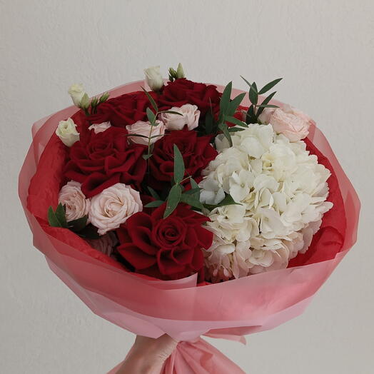 Букет с гортензией и розами 🌹