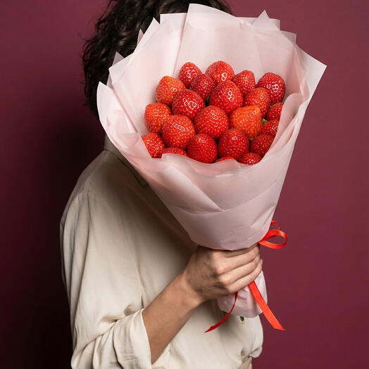 Bouquet of fresh strawberries