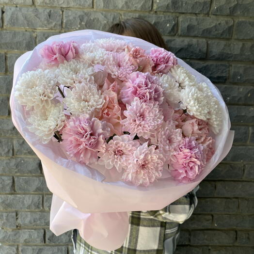 Зефирный букет из хризантем , диантусов и кустовых пионовидных роз 🌸