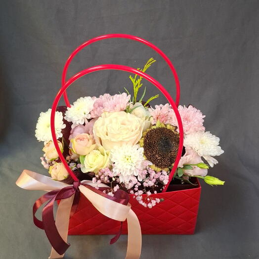 Красно белый букет в подарок 💐
