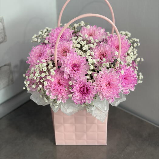 Розовые хризантемы с гипсофилой в сумочке 🌸💕