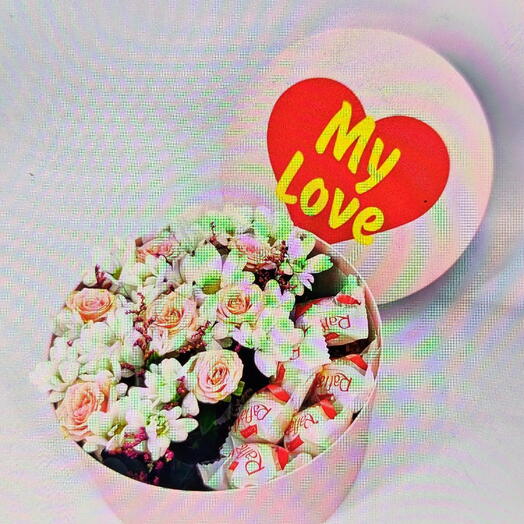Подарочный бокс my love с цветами и конфетами Раффаэлло