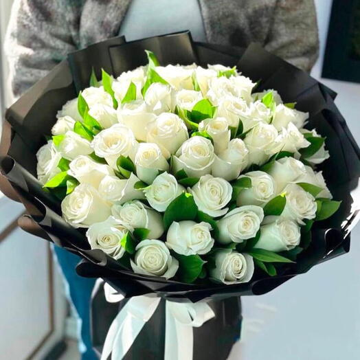 Букет белых роз 45 шт
