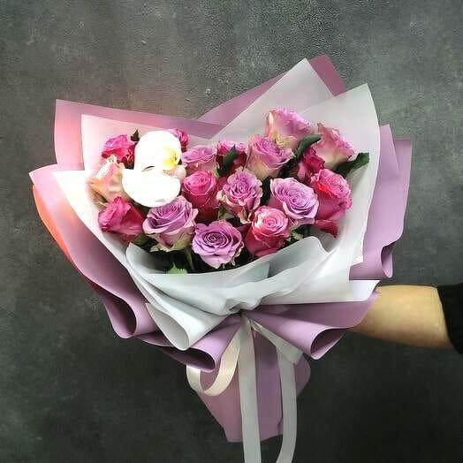 Жемчужина 🌺17 роз + орхидея