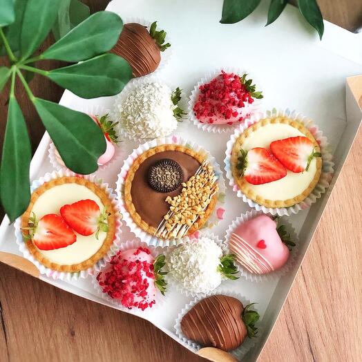 Fresas cubiertas de chocolate con tartaletas