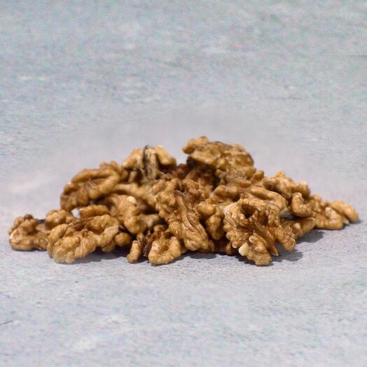 Peeled walnut