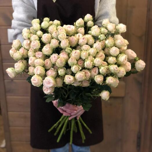 Букет из 25 кустовых роз
