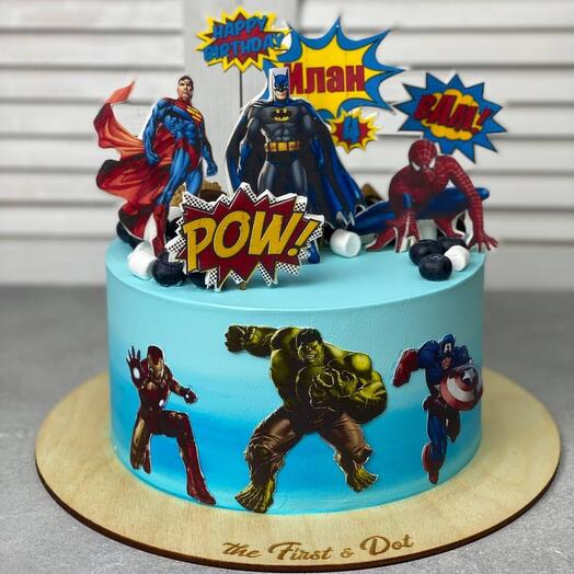 Pastel de cumpleaños "Superhéroes"