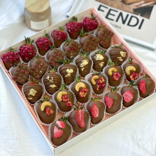 Strawberries in chocolate Lamber (25-30 berries)