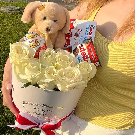 Dulce cumplido con rosas blancas