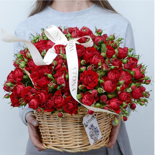 Cesta MARGERT con rosas peonías