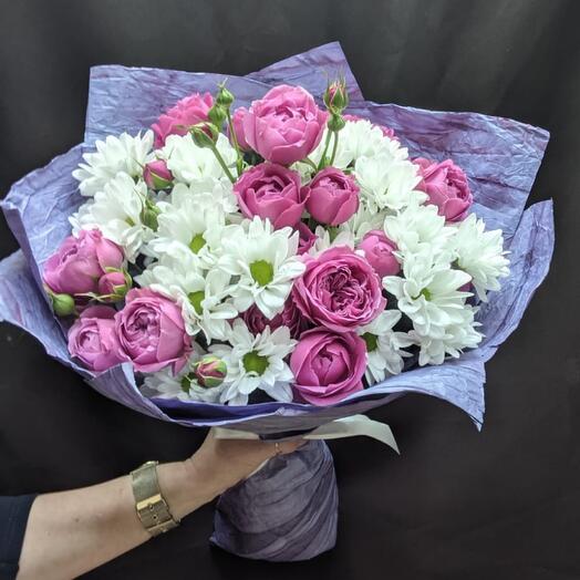 Bouquet "Munro" with bush rose Misty Bubbles