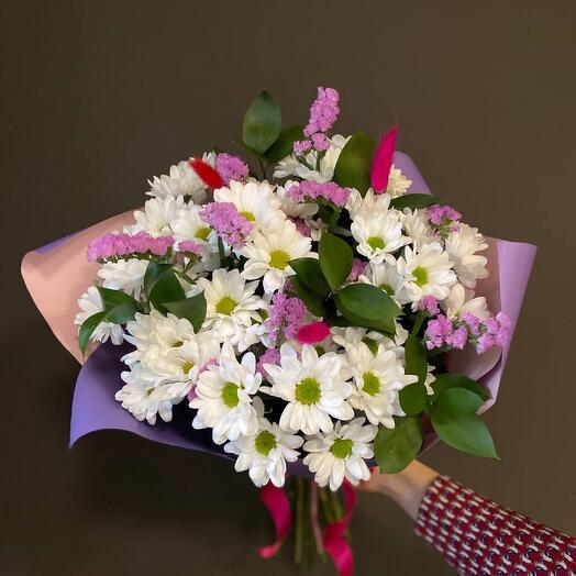 Bouquet of white chrysanthemums and pink statice