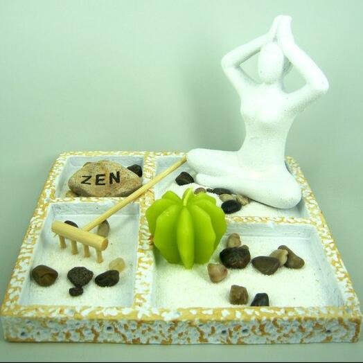 Zen garden with a figure,19x19cm