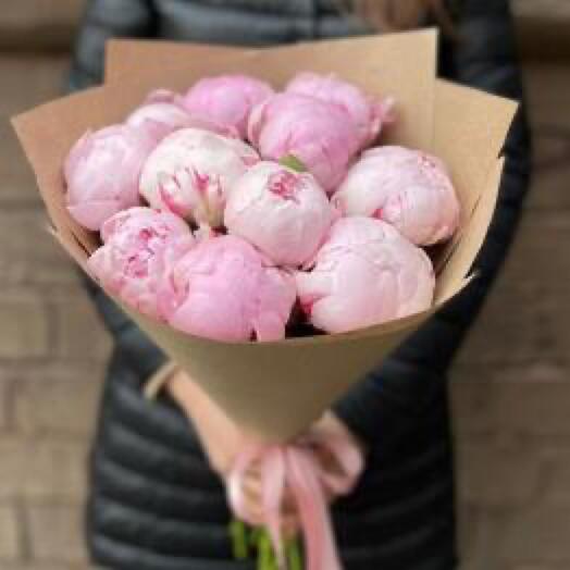 Букет из 11 розовых пионов Сара Бернар (0006) peony