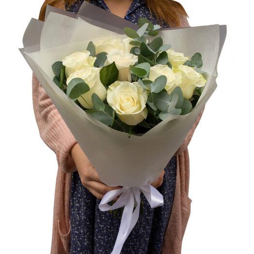 Bouquet of 9 roses with eucalyptus