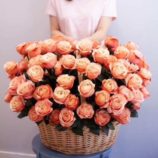 Cesta con 101 rosas de peonía de Cajal