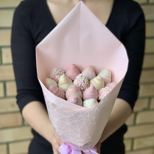 Букет из клубники "Pink White"