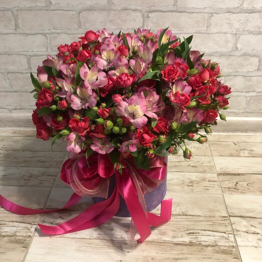 Цилиндр " Cherry Cheops and alka " (микс розовых кустовых роз и альстромерии в шляпной коробке)