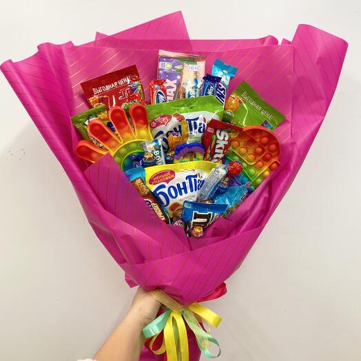 Dulce ramo con regalos