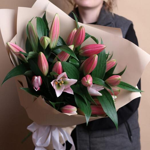 Bouquet of 7 pink lilies