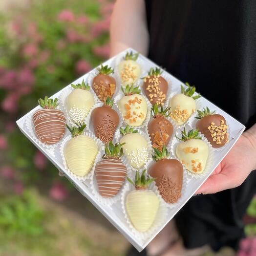 16 клубник в Премиальном Бельгийском шоколаде Callebaut