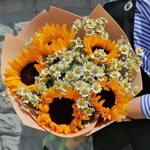 Sunflowers with daisies