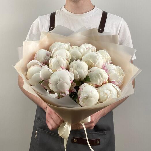 Monobucket of 15 white peonies in a matte film