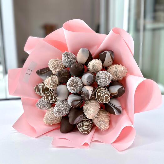 Букет «Сладкая ночь» из клубники в шоколаде