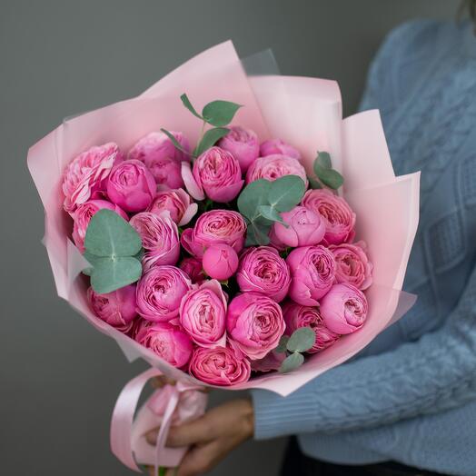 Peony-shaped Silva Pink roses with eucalyptus