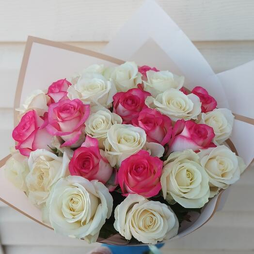 Ramo de 25 rosas delicadas de Crimea
