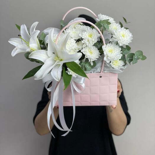 Сумочка с лилией
