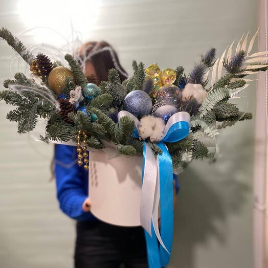 Композиция с ноби , в шляпной коробке