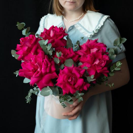 7 French roses in a box with eucalyptus "Charming moment"