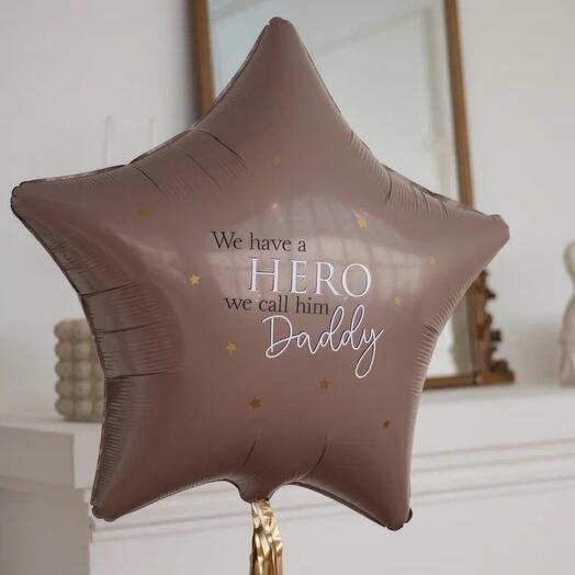Большая звезда для папы с надписью на грузике «Hero» | 30 / 76 см