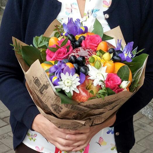 Букет из фруктов и цветов "Дыхание весны"