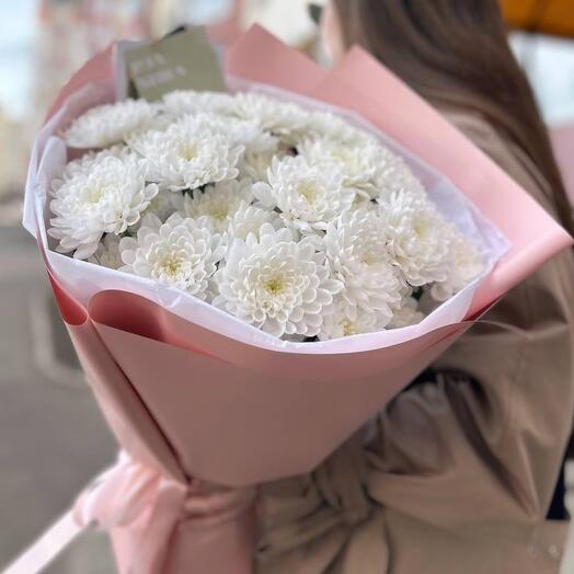 Bouquet of snow-white chrysanthemums