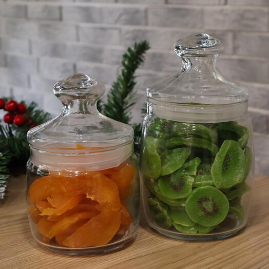 Set dried peaches and dried kiwi