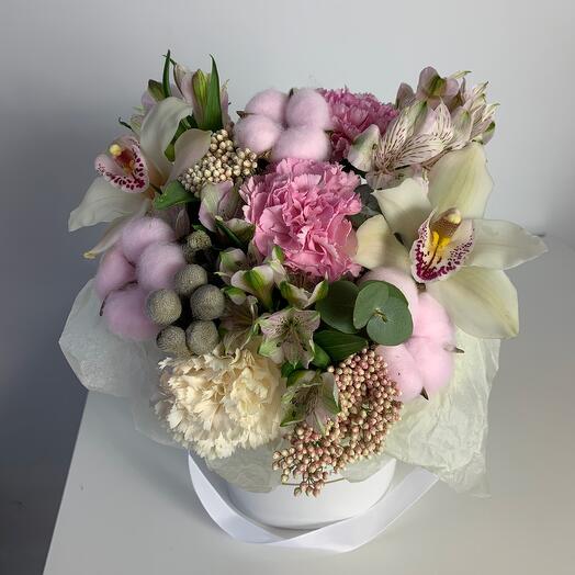 Delicate composition with orchid and dianthus
