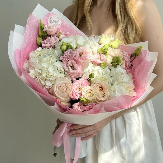 Букет «Безе» с гортензиями, пионовидной розой и эустомой 🌸🤍