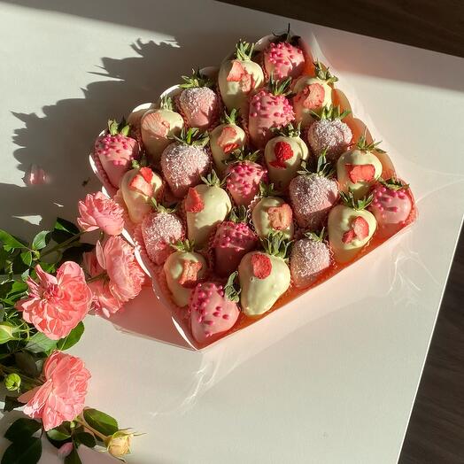 Клубника 25 шт в белом шоколаде