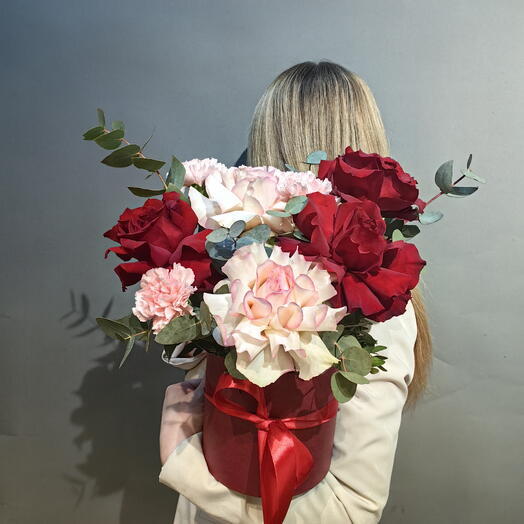 💐 в коробке 🔥"Самсон мини" (французская роза, диантус / гвоздика, эвкалипт)