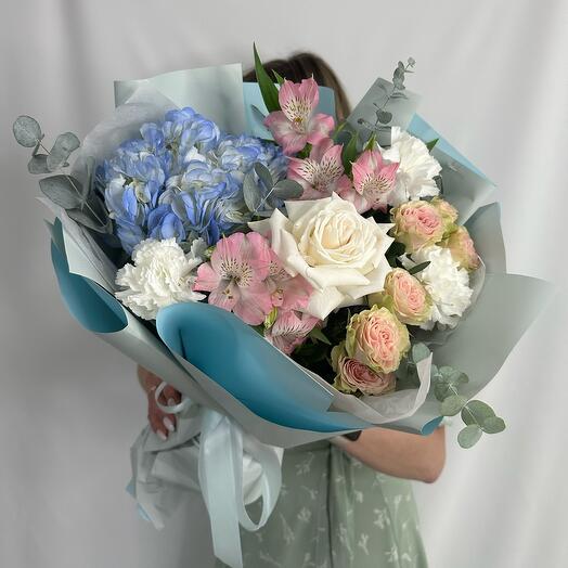 Bouquet with blue hydrangea and roses