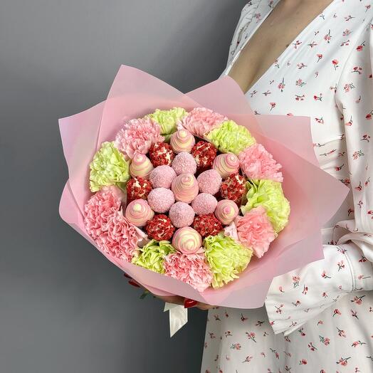 Букет из клубники в шоколаде 19 шт с диантусами Confetti